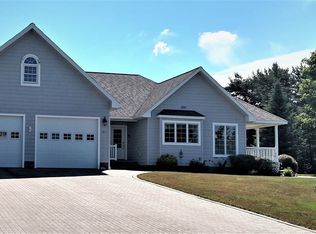 1411 Silver Dr, Hancock, MI 49930