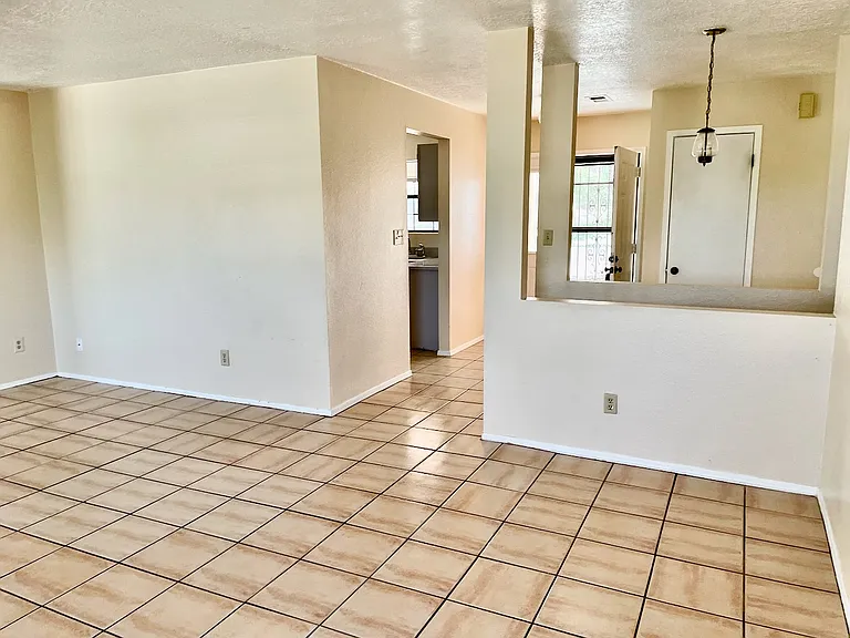 472 Copper Dr NE — Photo 3