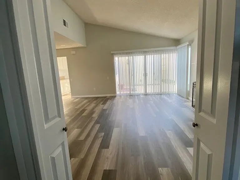 7084 Island Village Dr — Photo 27