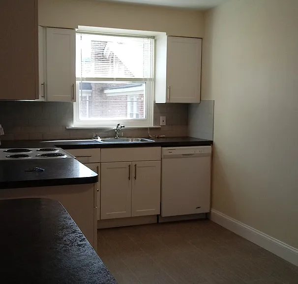 21-23 Morton Ave — Photo 8