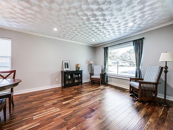 5th image of 10278 Vinemont St