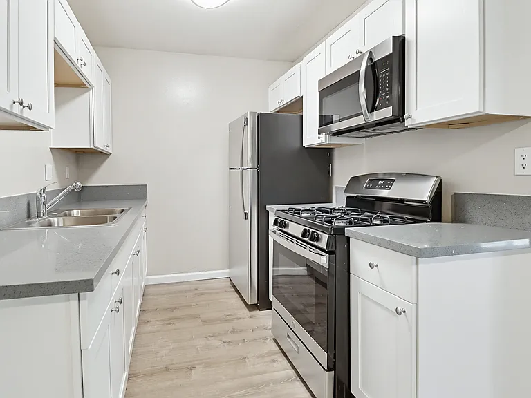 Camelot Apartments — Photo 18