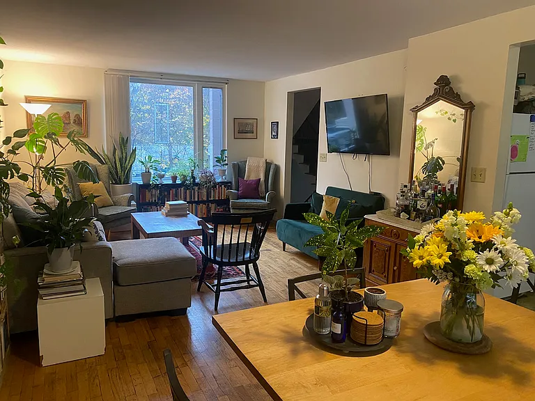 212 Giles St #8 — Photo 4