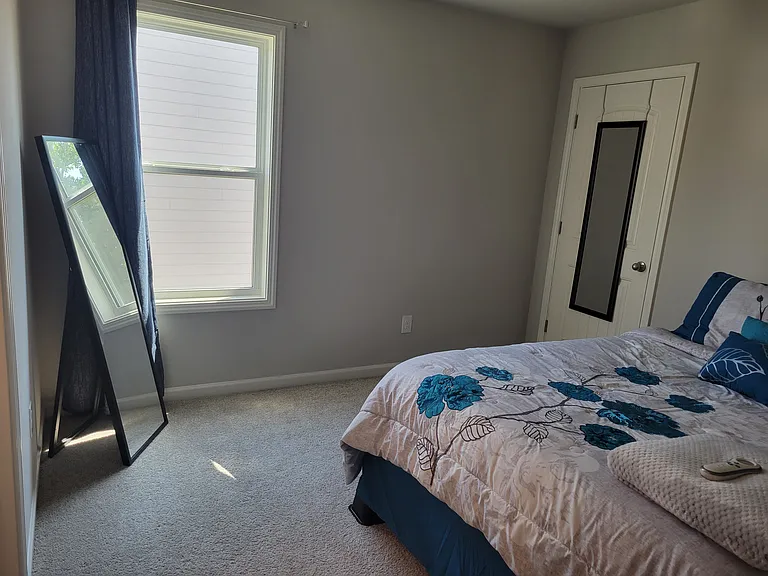 121 Garnet Dr — Photo 2