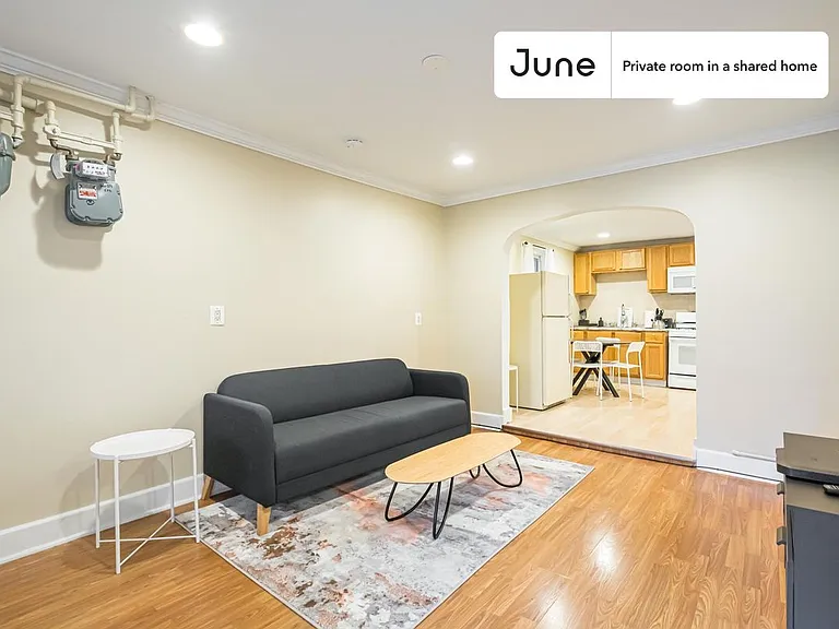 1639 W Superior St #C — Photo 10