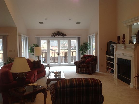 2nd image of 415 Lakeshore Dr
