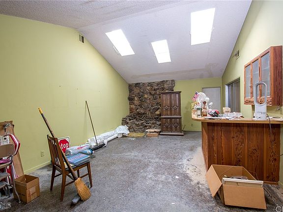 3rd image of 1305 E Greenview Dr