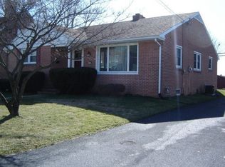 224 Locust St, New Holland, PA 17557