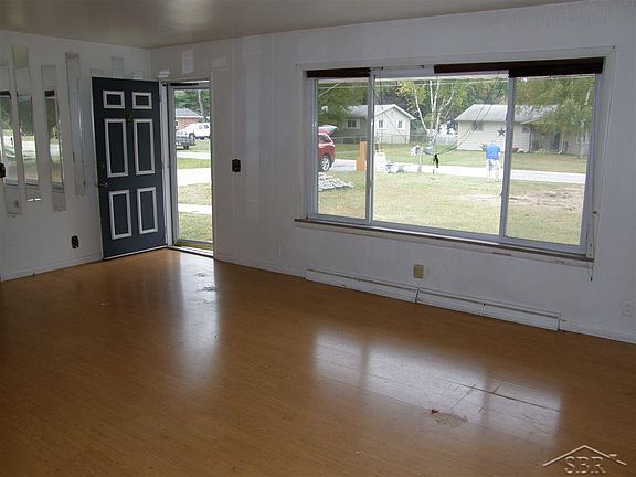 2nd image of 135 E Harcourt Dr