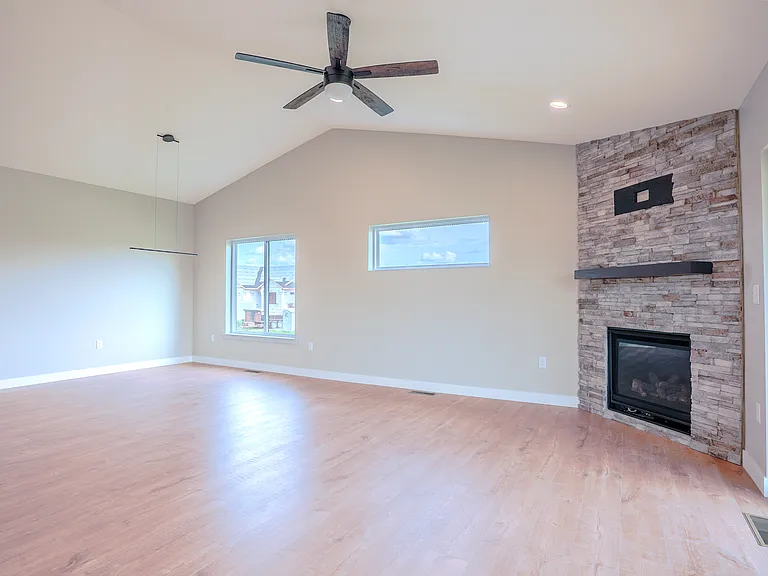 127 Kinsey St — Photo 6