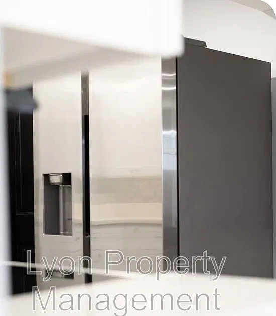 2 bed, 1.0 bath, 950 sqft, $2,250 — Photo 3