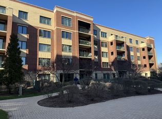 5 W Central Rd APT 305, Mount Prospect, IL 60056