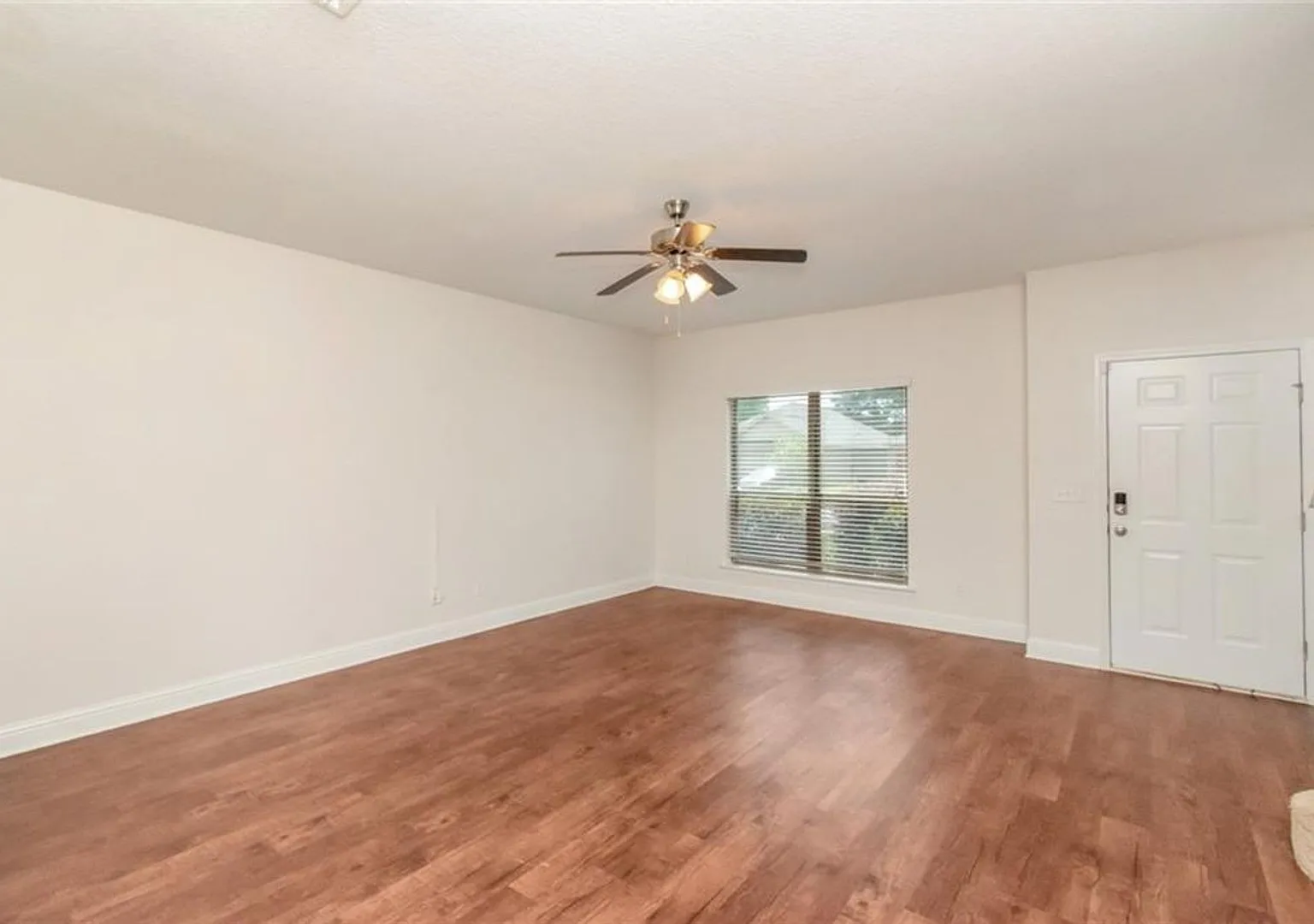 Beautiful Home In West Mobile With Pool — Photo 2