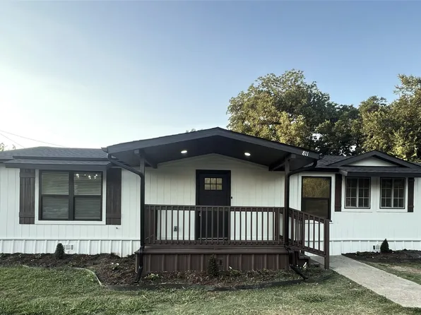 811 Thompson St, Gainesville, TX 76240