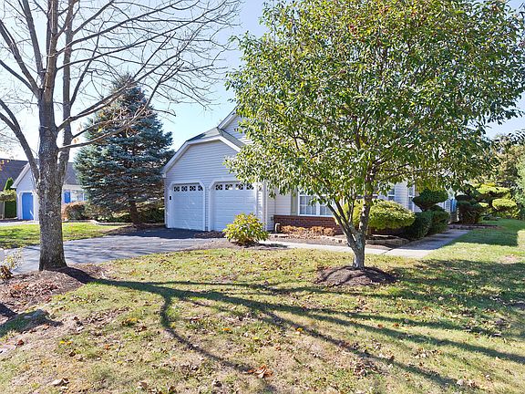 3rd image of 26 Morning Glory Ln