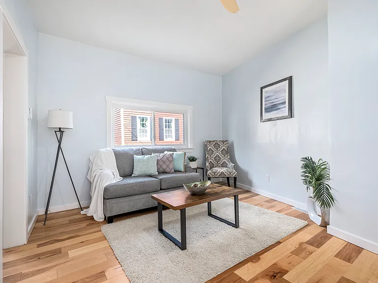 1107 Brabec St — Photo 6