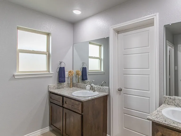 1715 Dryden Ave — Photo 30