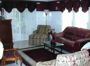 943 Strongbox Ln, N Fort Myers, FL 33917