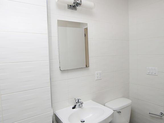 3rd image of 1078 Fulton St APT 6G