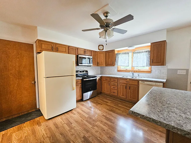 937 Collins Rd — Photo 6