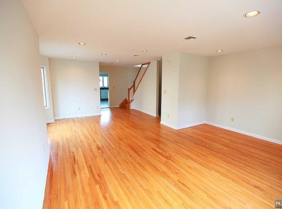 2nd image of 499A Catherine St #499A
