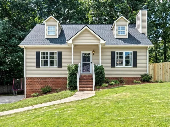 5027 Heidelbury Ct, Winston Salem, NC 27106