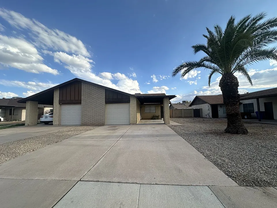 1349 E Palmdale Dr