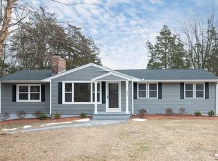 655 Skokorat Rd, Beacon Falls, CT 06403