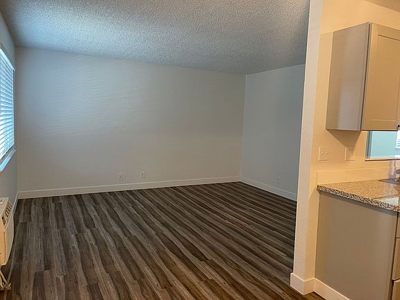 5th image of 284 Boulder Creek Dr APT E