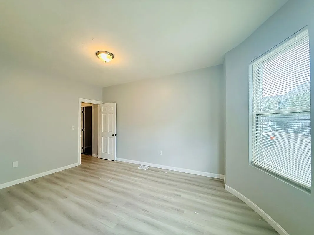 2 bed, 1.0 bath, 923 sqft, $2,600 — Photo 4