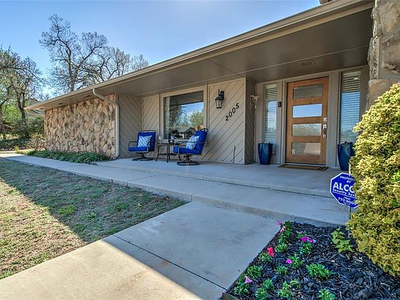 2nd image of 2005 S Woodland Rd