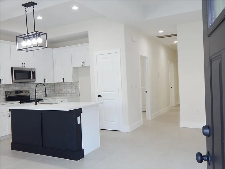 16963 W Juneau — Photo 2