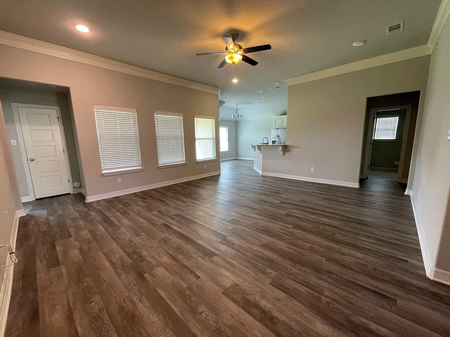 3 bed, 2.0 bath, 1816 sqft, $2,350 — Photo 2