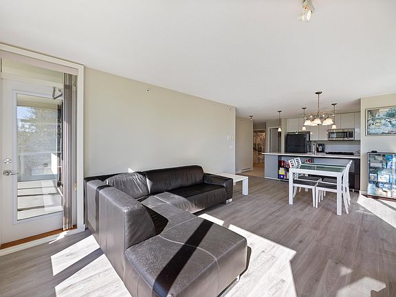 4th image of 7108 Collier St #307