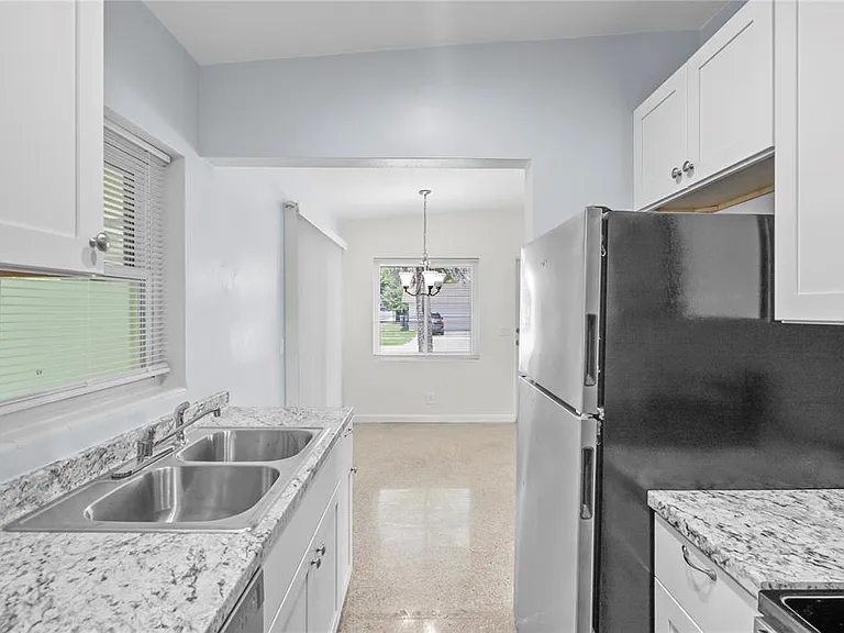 5212 N Indiana Ave — Photo 8