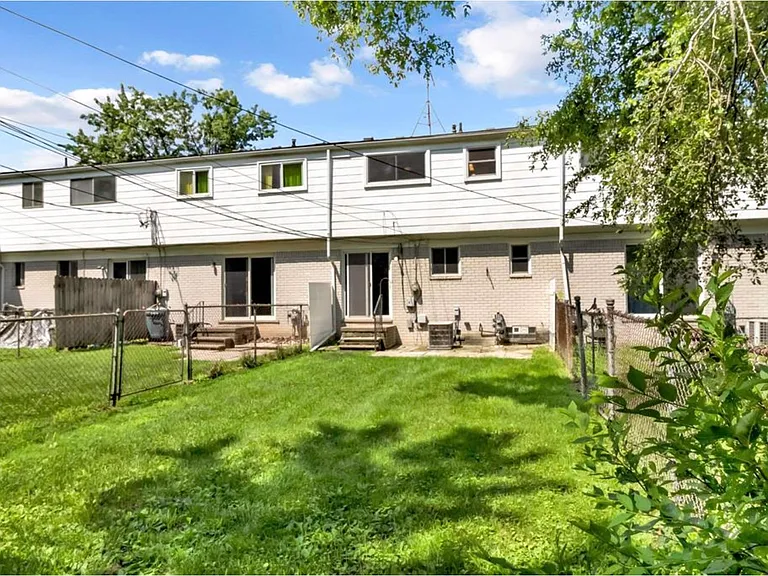 160 S Christine Cir — Photo 17