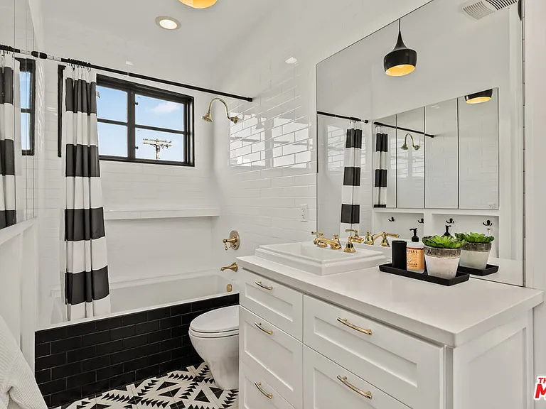 3159 Thatcher Ave — Photo 43