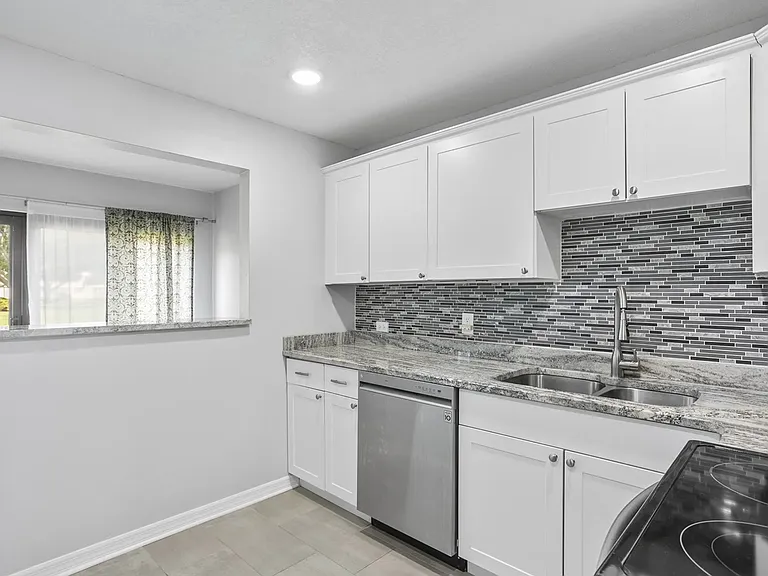 4920 Locust St NE #115 — Photo 6