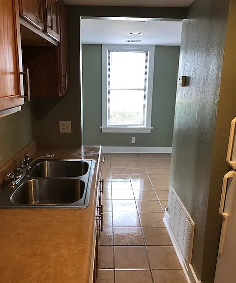 Kitchen w/ Breakfast room