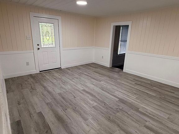 2nd image of 608 Poplar St