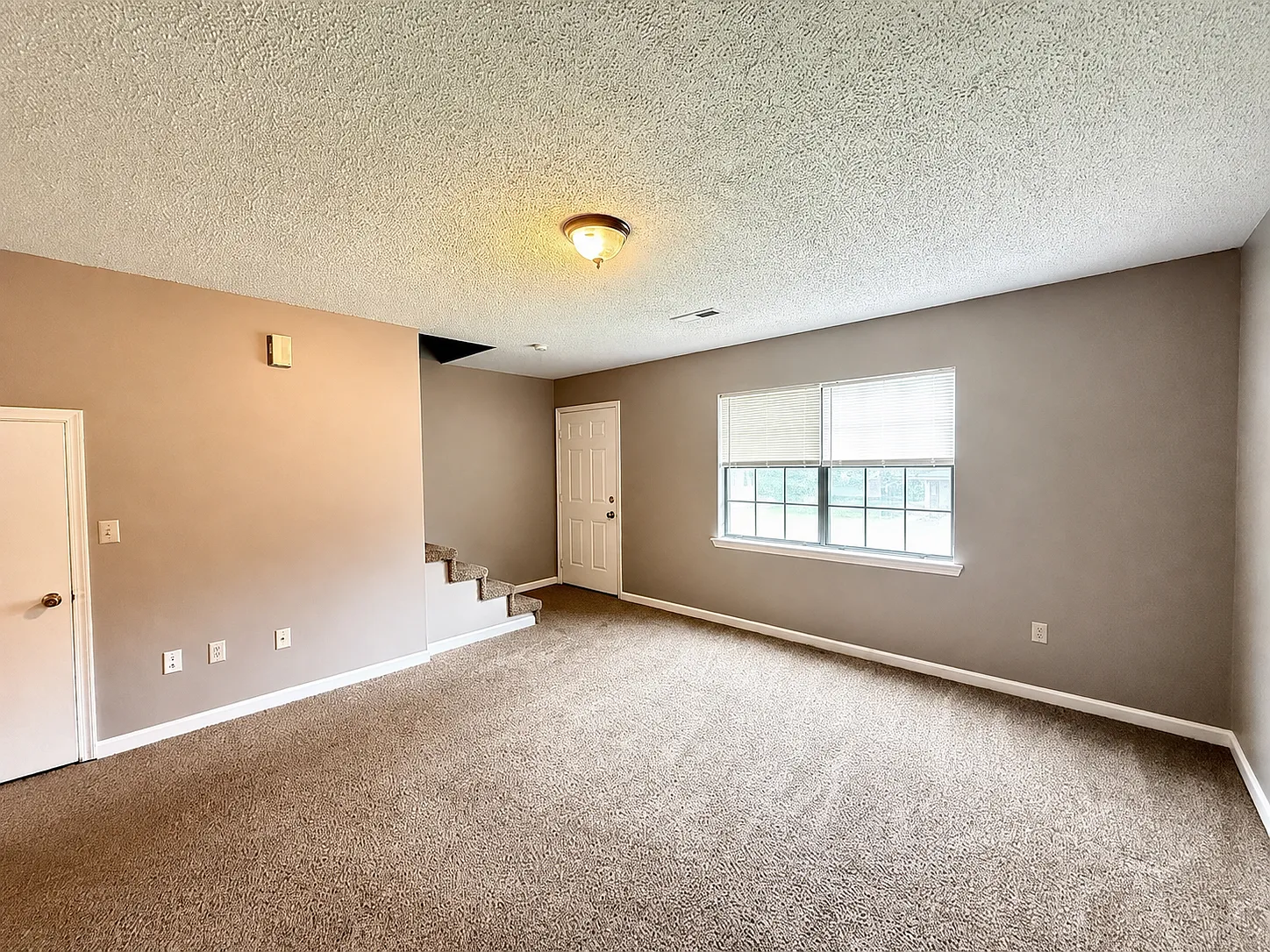 2 bed, 1.5 bath, 1000 sqft, $1,200 — Photo 2
