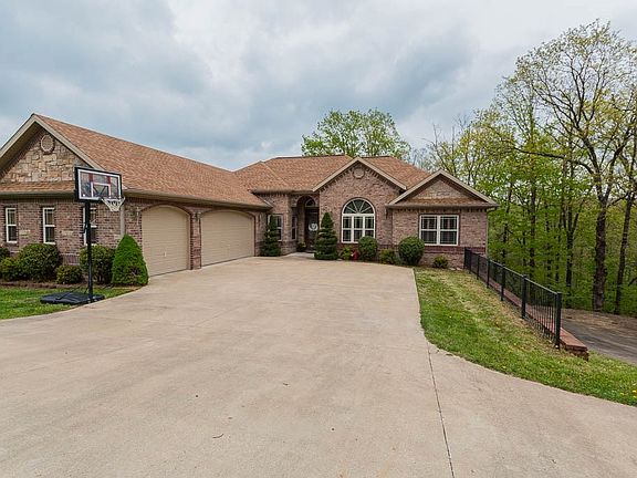 2nd image of 22 Marionet Cir