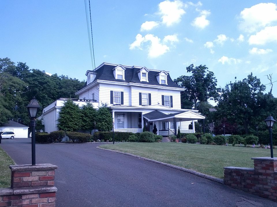 2nd image of 129 Engle St