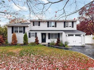 17 Falcon Ave, Selden, NY 11784
