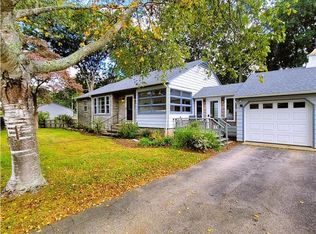 106 Pettaquamscutt Lake Rd, Narragansett, RI 02882