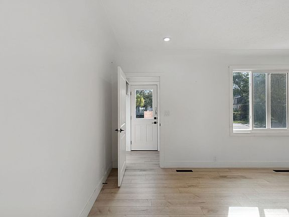 2nd image of 11914 124th St NW