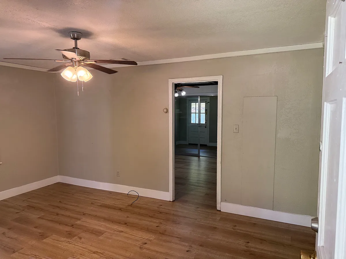 Building Photo - 340 Pineview Dr