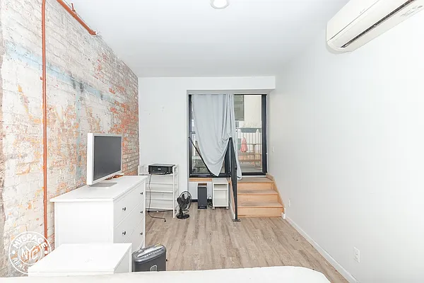 Rented by MySpaceNYC | media 53