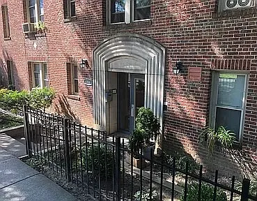 4888 Macarthur Blvd NW — Photo 3