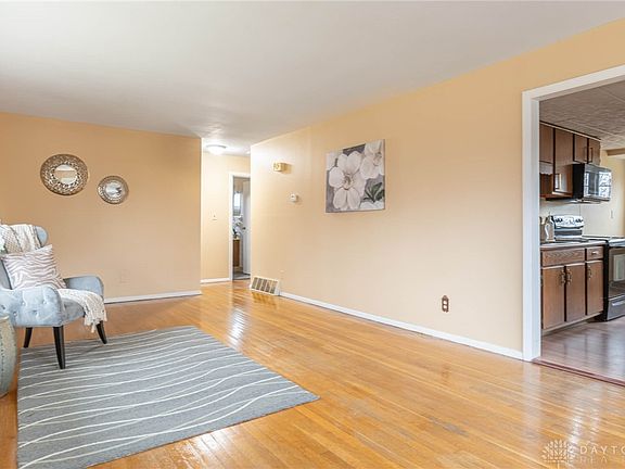 2nd image of 114 Whispering Dr